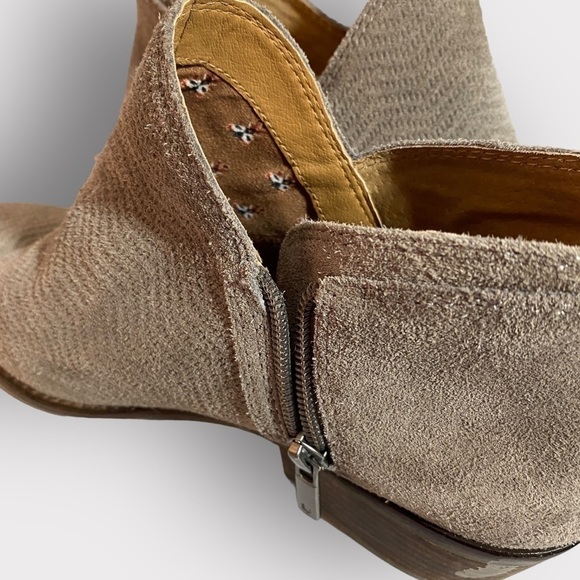 Lucky Brand Sz 9.5 Perforated Suede Ankle Booties Double Zip - Picture 5 of 11